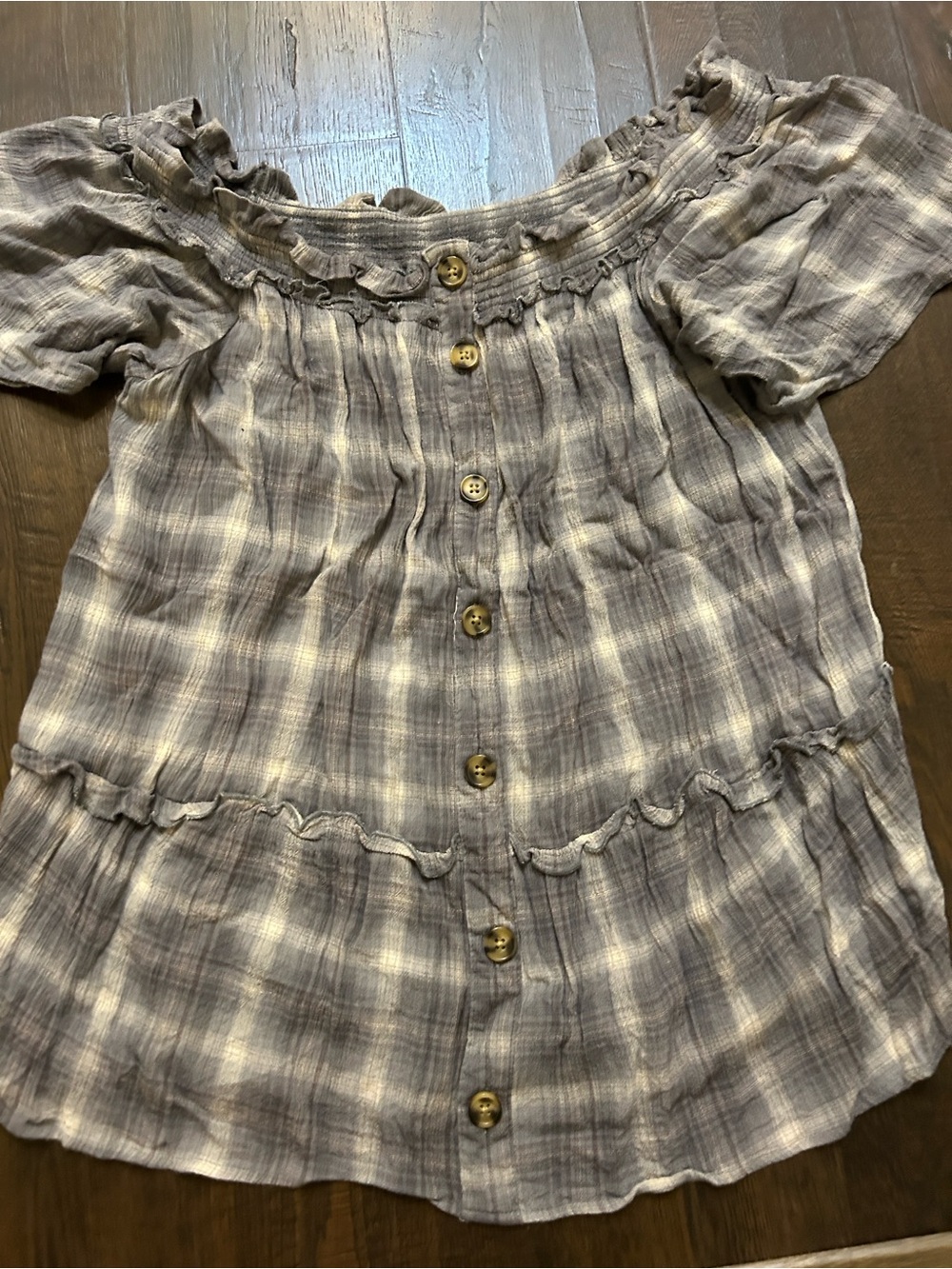 MAURICE’S Lightweight Gray Plaid Button-Front Peasant Top - Picture 7 of 9
